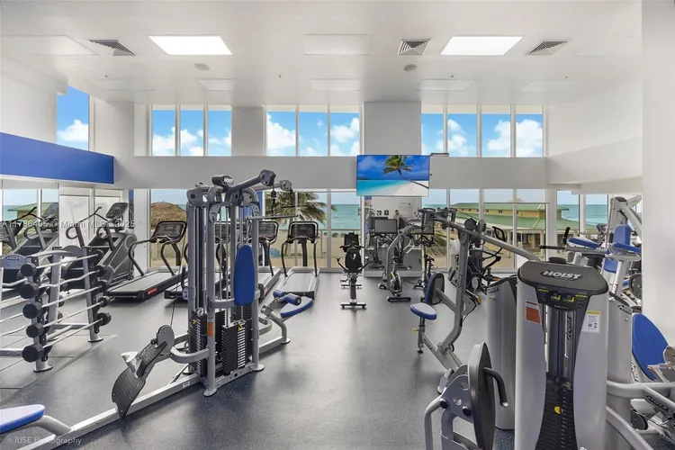 La Perla #1002 image #29