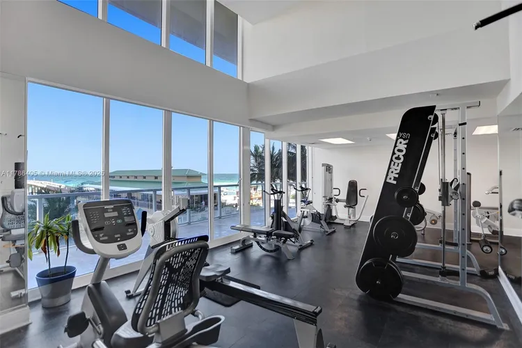 La Perla #1002 image #30