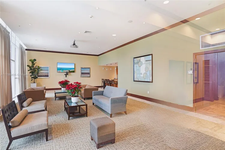 La Perla #1002 image #33