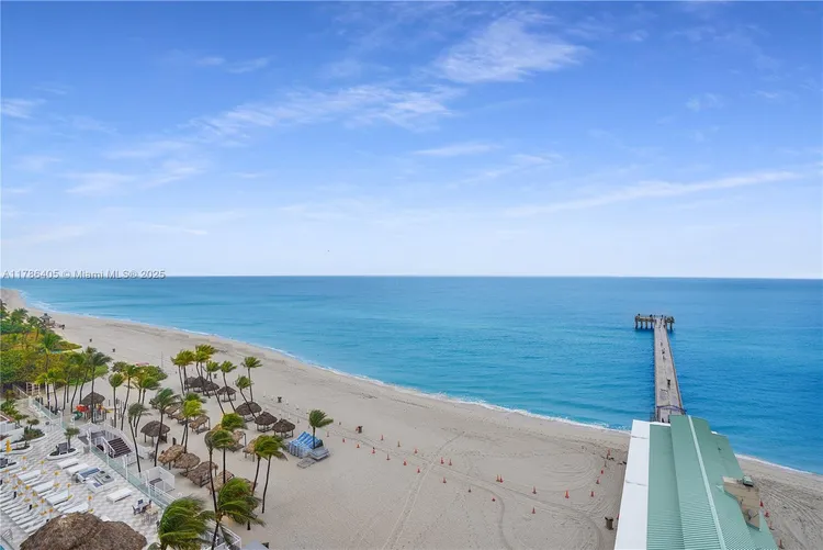 La Perla #1002 image #34