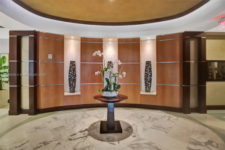 La Perla #1002 image #35