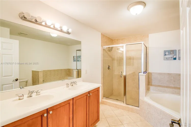 Colonnade at Dadeland #705 image #10