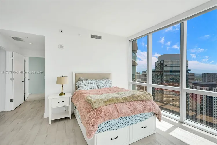 Paramount Miami Worldcenter #4502 image #10