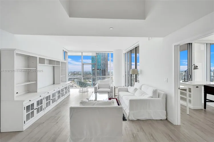 Paramount Miami Worldcenter #4502 image #16