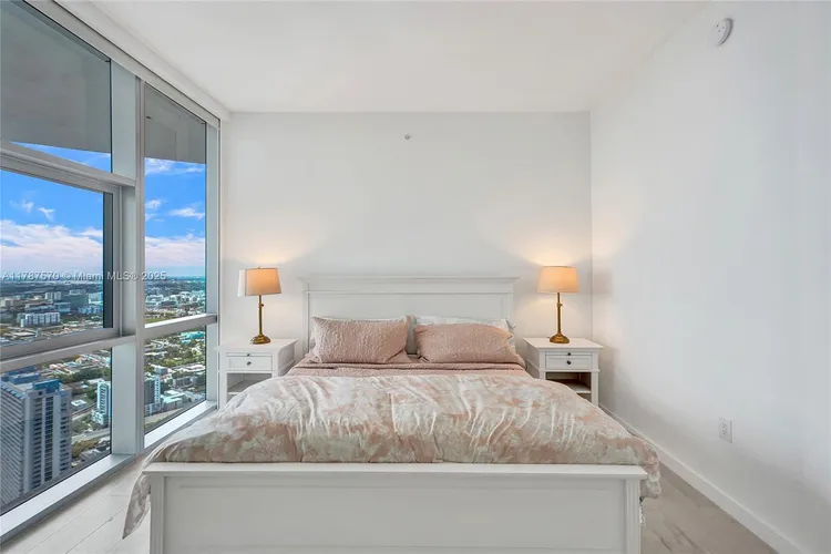 Paramount Miami Worldcenter #4502 image #20