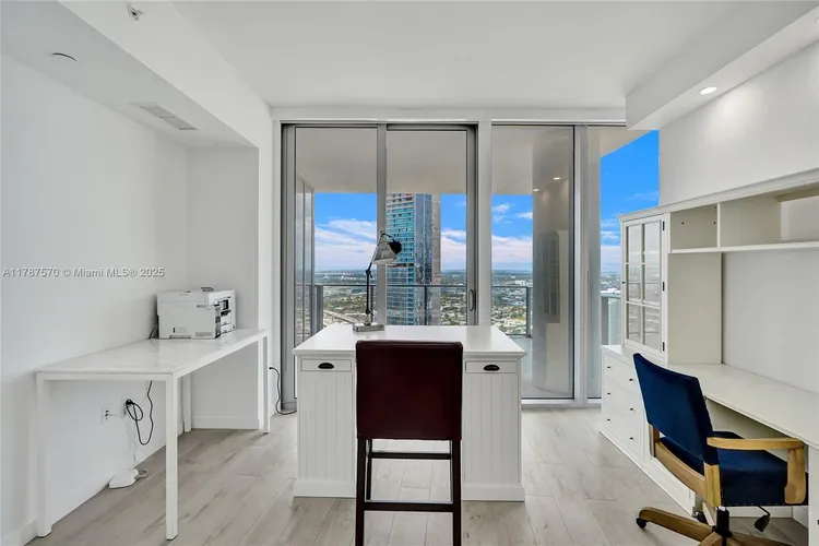 Paramount Miami Worldcenter #4502 image #21