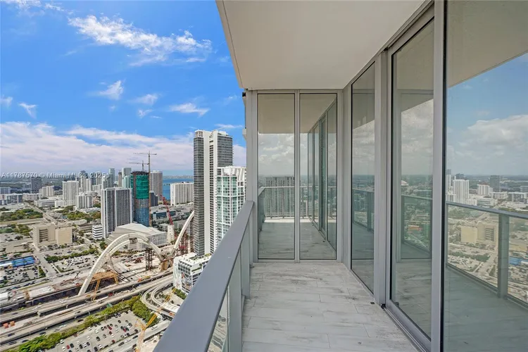 Paramount Miami Worldcenter #4502 image #24