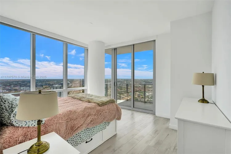 Paramount Miami Worldcenter #4502 image #6