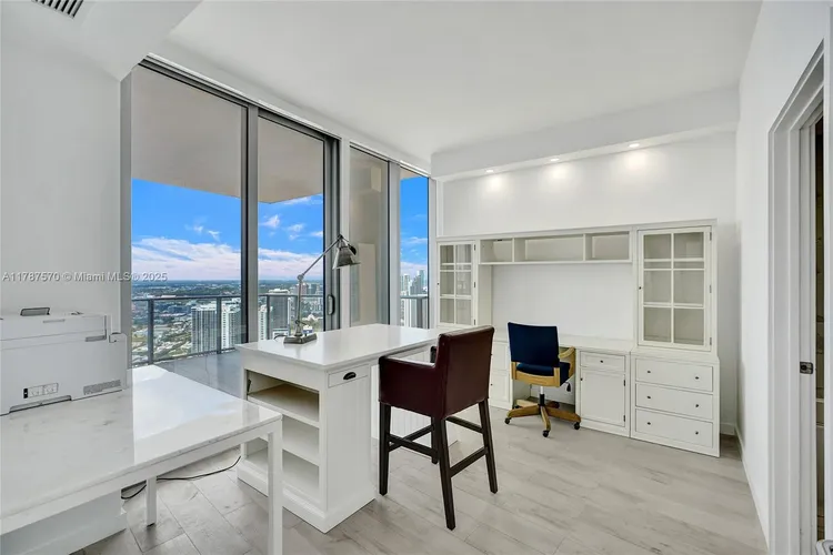 Paramount Miami Worldcenter #4502 image #8