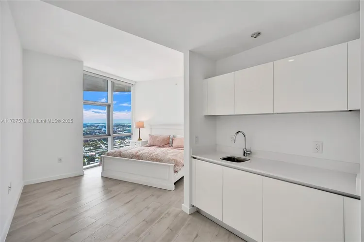 Paramount Miami Worldcenter #4502 image #9