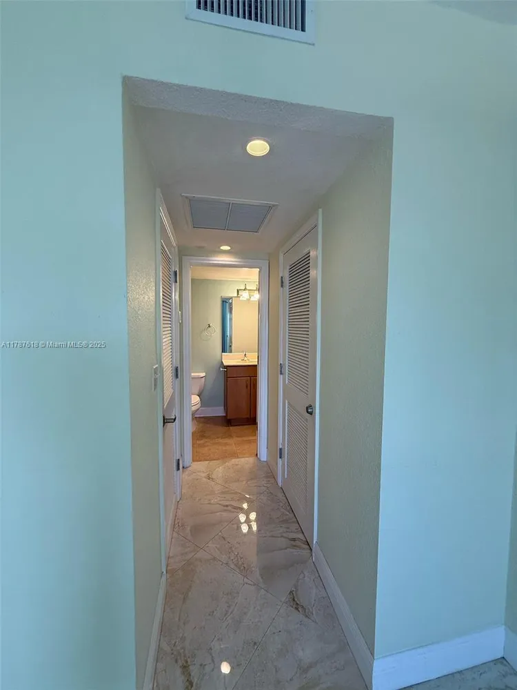 401 Blu Condo #700 image #19