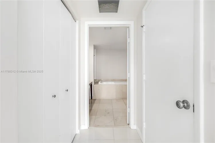 Icon Brickell III (W Miami) #3508 image #18