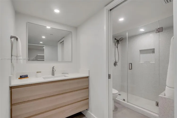 The Riviera Condo #1602 image #15