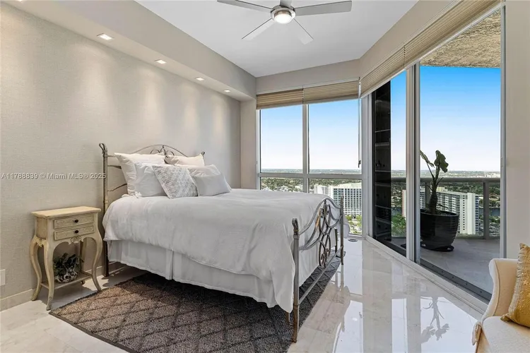 L'Hermitage South Tower #2603 image #27