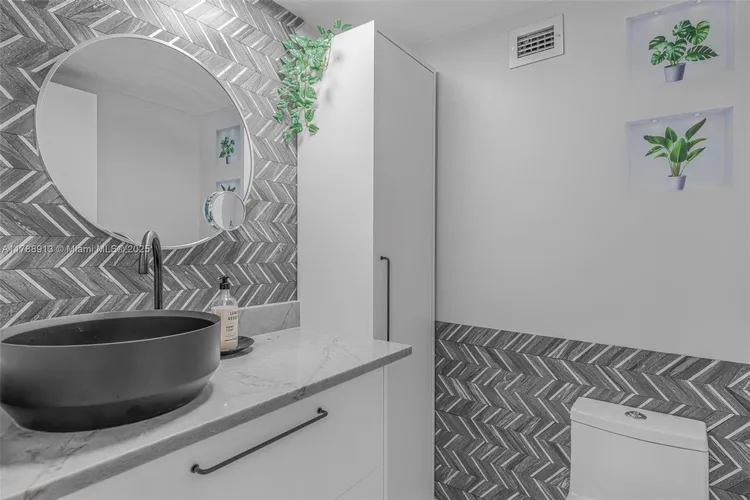 Tower 41 #1407 image #9