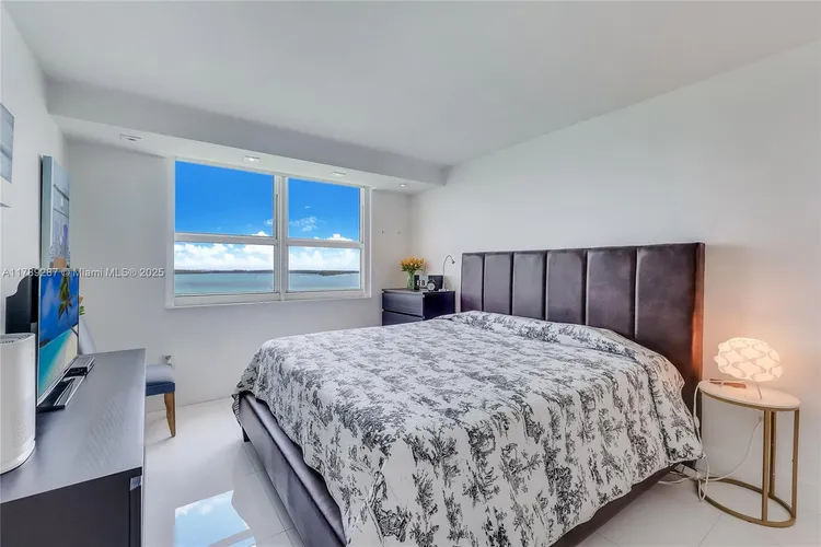 The Mark #1210 image #7