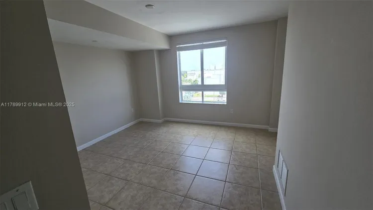 Toscano #611N image #10