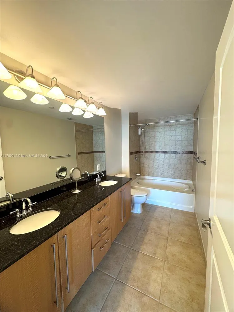 Toscano #611N image #8