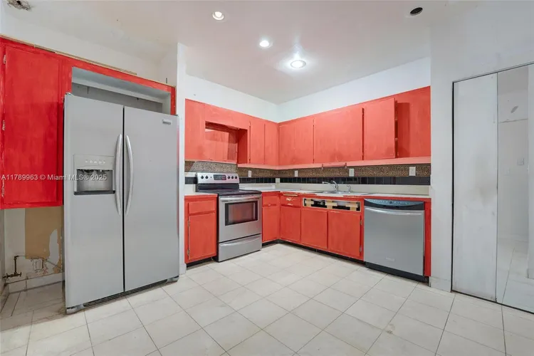 Key Colony III Emerald Bay #138 image #13