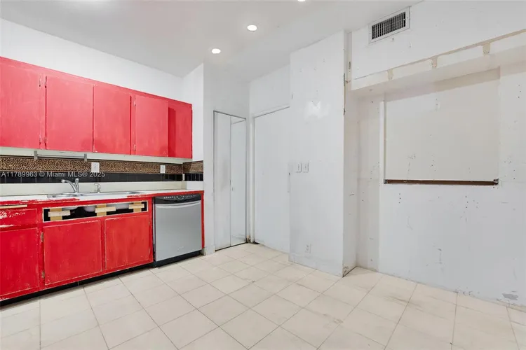 Key Colony III Emerald Bay #138 image #14