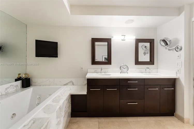 Nine Island Avenue #2101 image #17