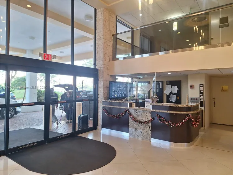 Winston Towers #419 image #12