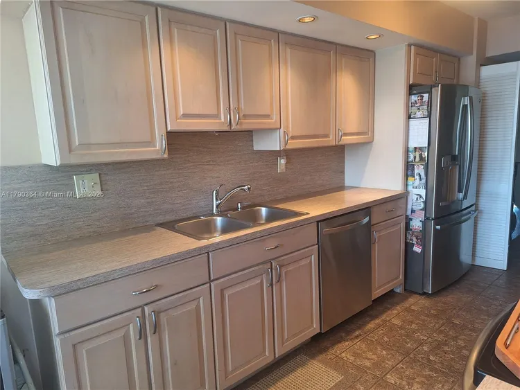 Winston Towers #419 image #13