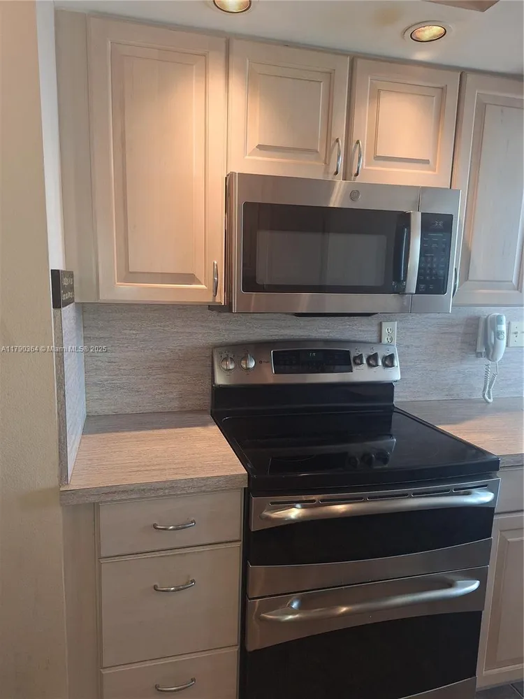 Winston Towers #419 image #14