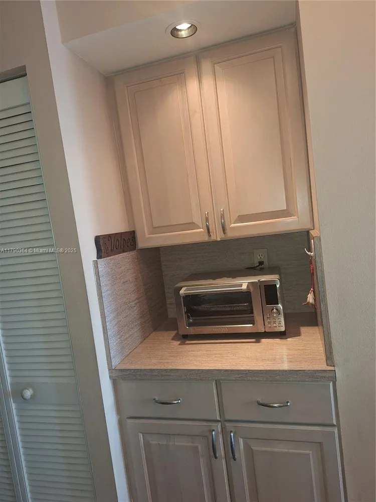 Winston Towers #419 image #15