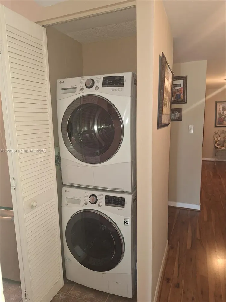 Winston Towers #419 image #17