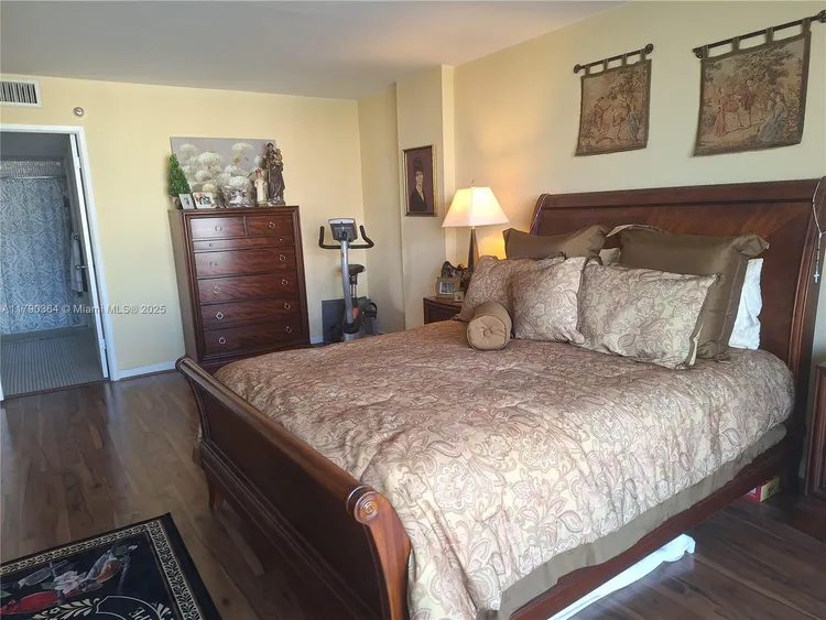 Winston Towers #419 image #19