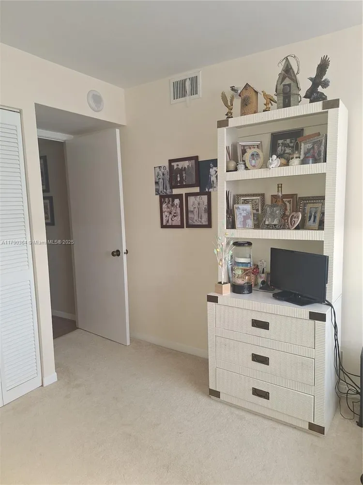 Winston Towers #419 image #24