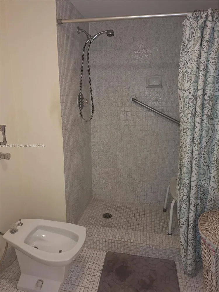 Winston Towers #419 image #25