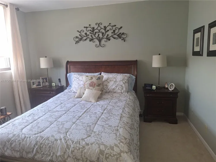 Winston Towers #419 image #26