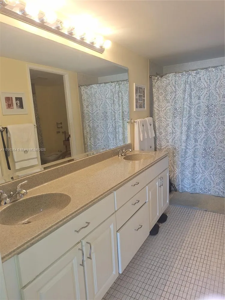 Winston Towers #419 image #29