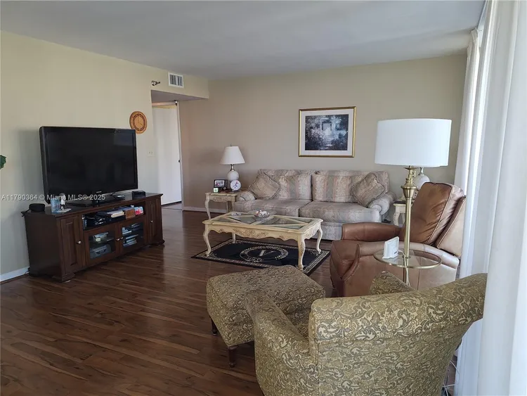 Winston Towers #419 image #33