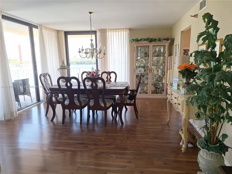 Winston Towers #419 image #34