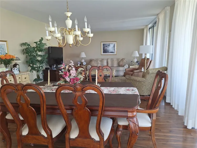 Winston Towers #419 image #35