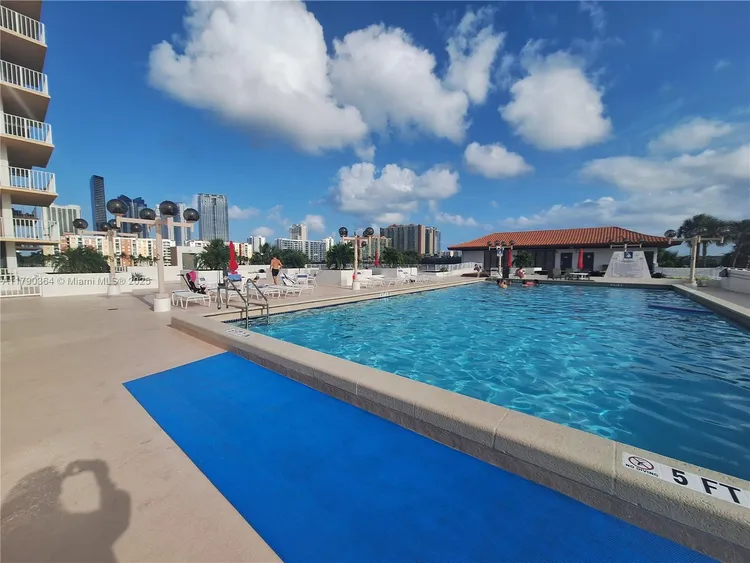 Winston Towers #419 image #37