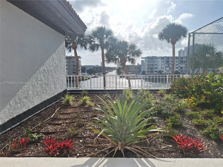 Winston Towers #419 image #40