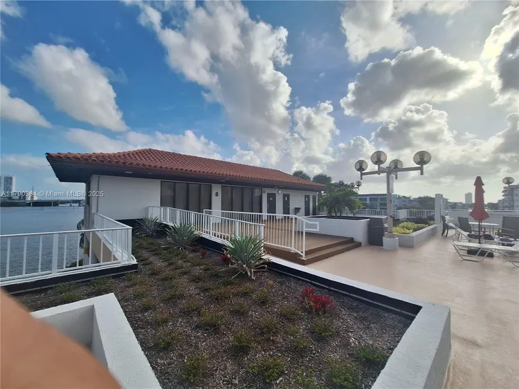 Winston Towers #419 image #49