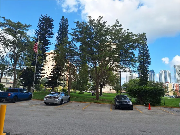 Winston Towers #419 image #6