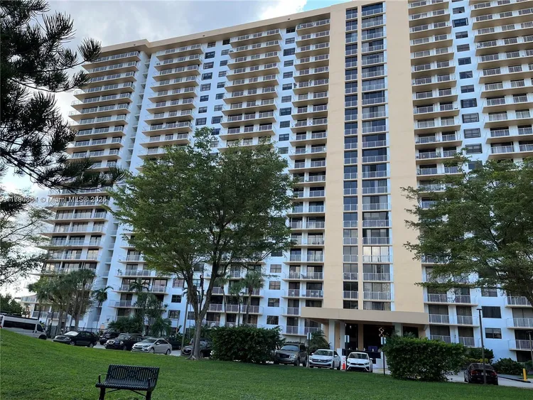 Winston Towers #419 image #7