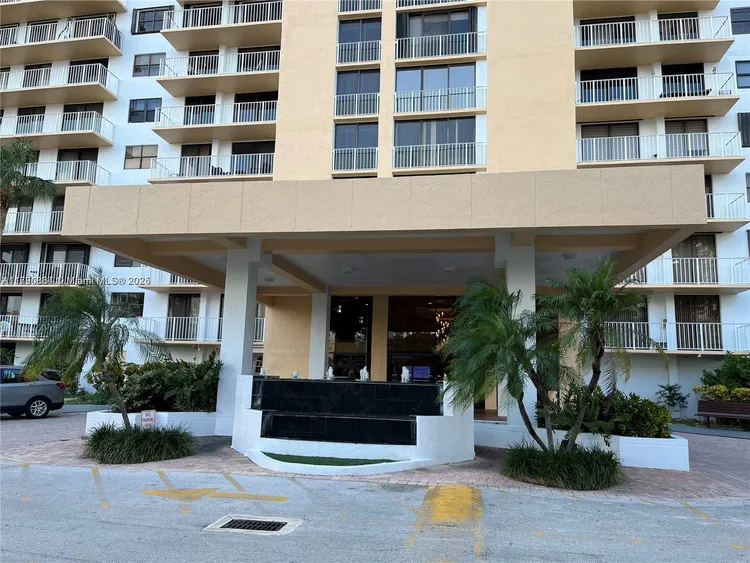 Winston Towers #419 image #8