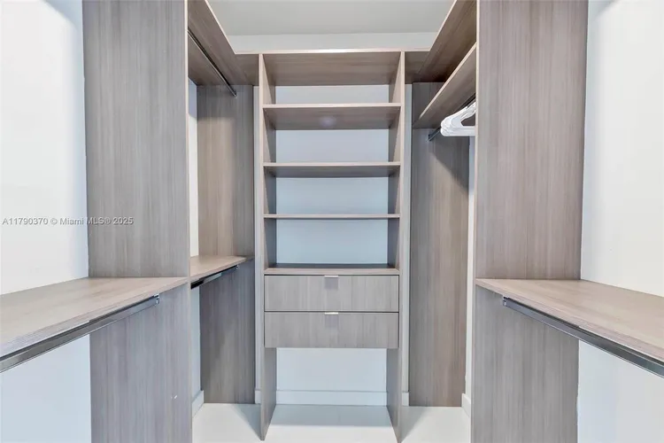 Paramount Miami Worldcenter #1904 image #10