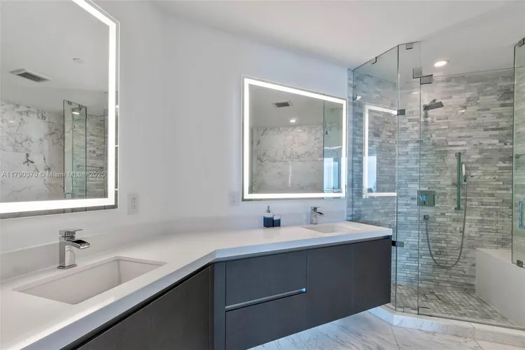 Paramount Miami Worldcenter #1904 image #11