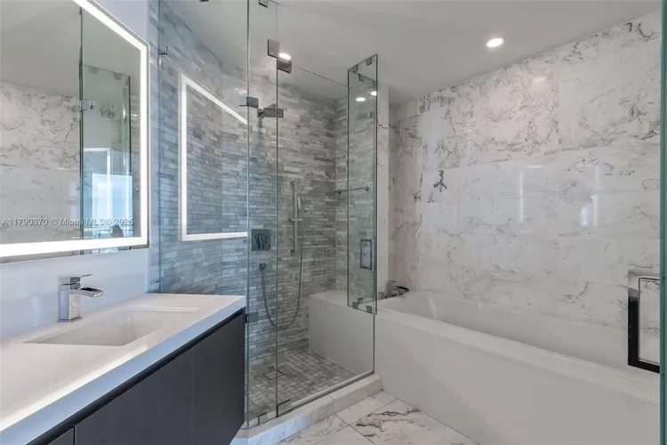 Paramount Miami Worldcenter #1904 image #12