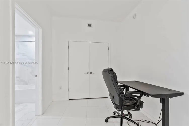 Paramount Miami Worldcenter #1904 image #14