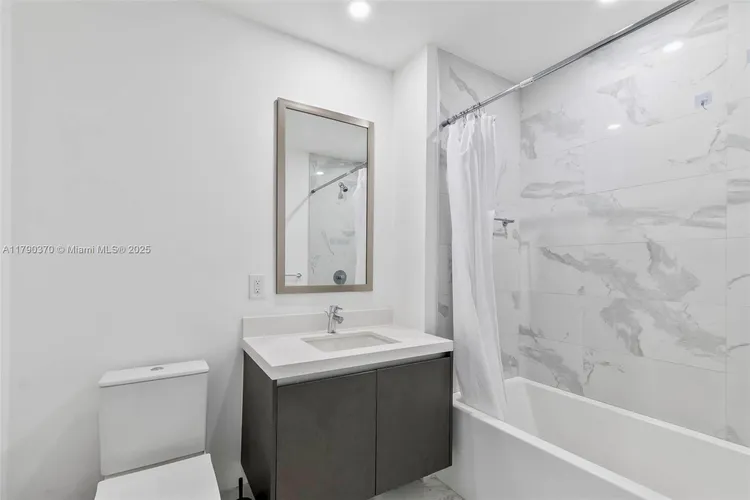 Paramount Miami Worldcenter #1904 image #15