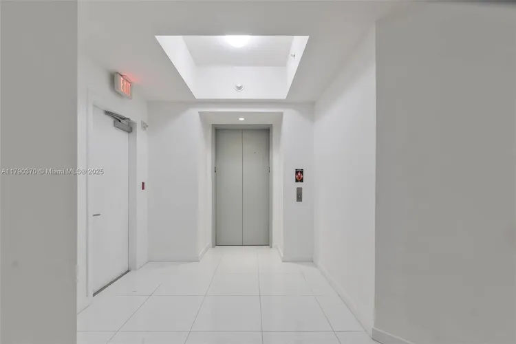 Paramount Miami Worldcenter #1904 image #18